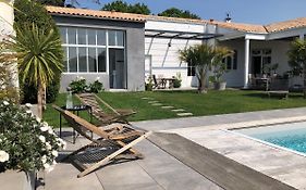 Maison M, Chambre Privee Acces Jardin Piscine Et Jacuzzi Pres De La Rochelle